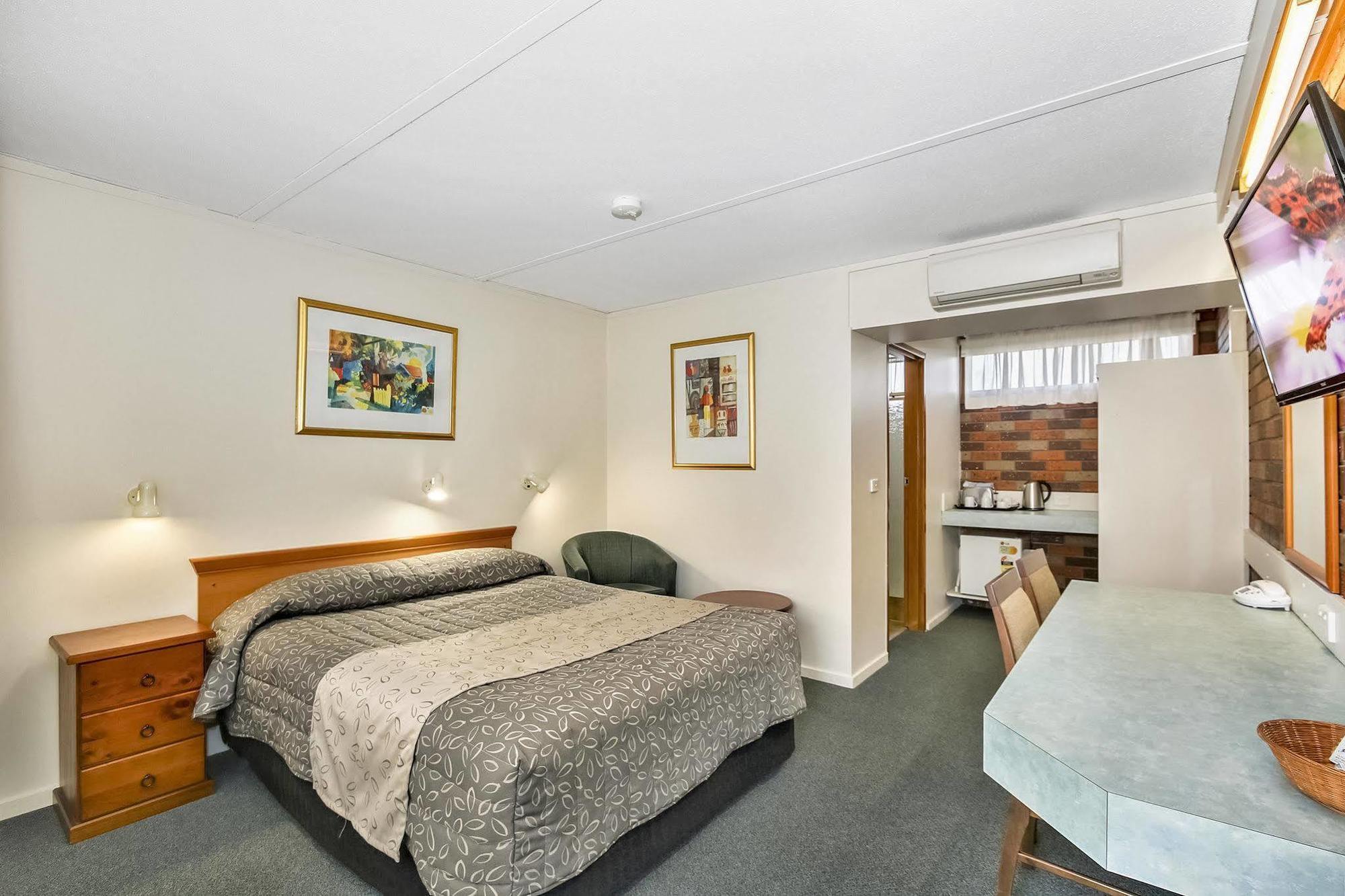Cedar Lodge Motel Morwell Exterior photo