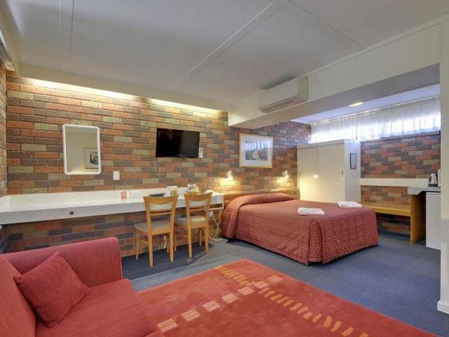 Cedar Lodge Motel Morwell Exterior photo
